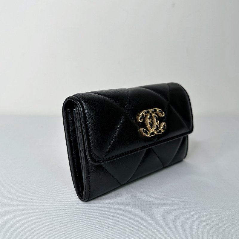 CHANEL 19黑金羊皮翻蓋中夾-3