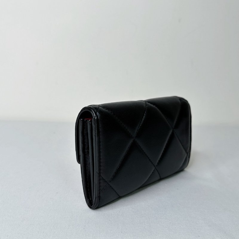 CHANEL 19黑金羊皮翻蓋中夾-5