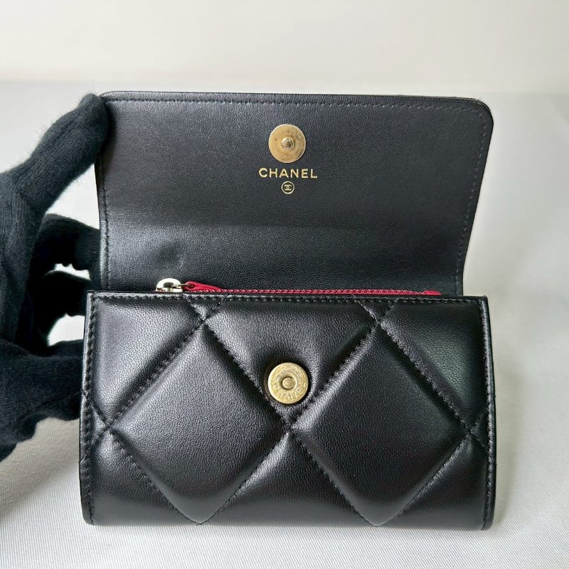 CHANEL 19黑金羊皮翻蓋中夾-6
