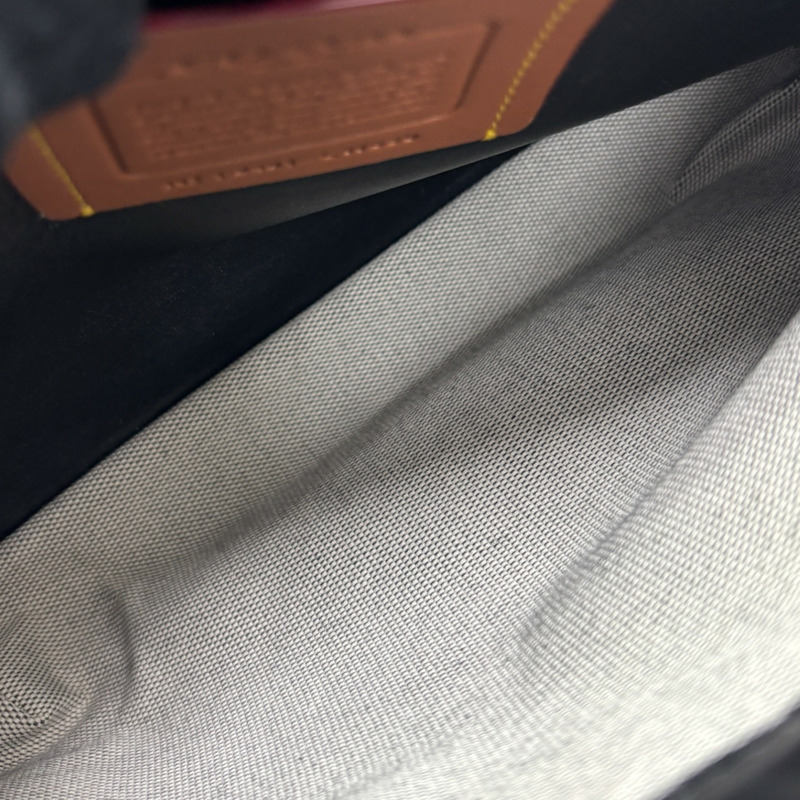 黑色 皮革 肩背包 金和 【COACH 寇馳】 CW630-7