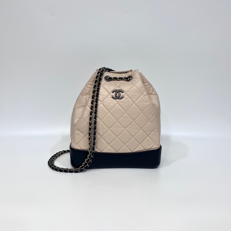 香奈兒流浪後背包Chanel黑拚米鞣製牛皮霧銀中號流浪後背包-5