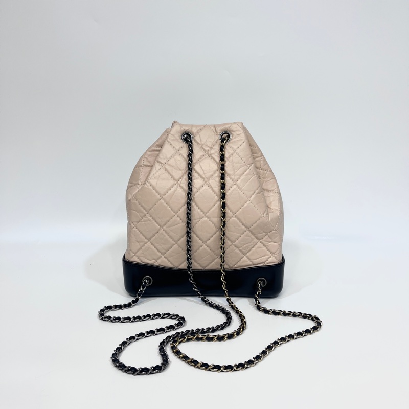 香奈兒流浪後背包Chanel黑拚米鞣製牛皮霧銀中號流浪後背包-9