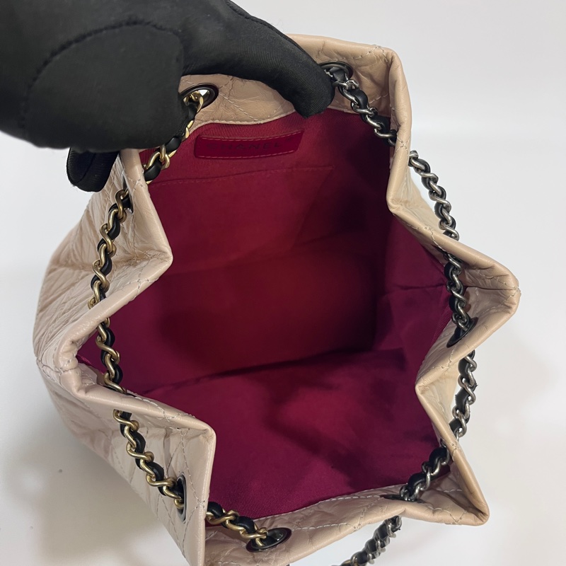 香奈兒流浪後背包Chanel黑拚米鞣製牛皮霧銀中號流浪後背包-12