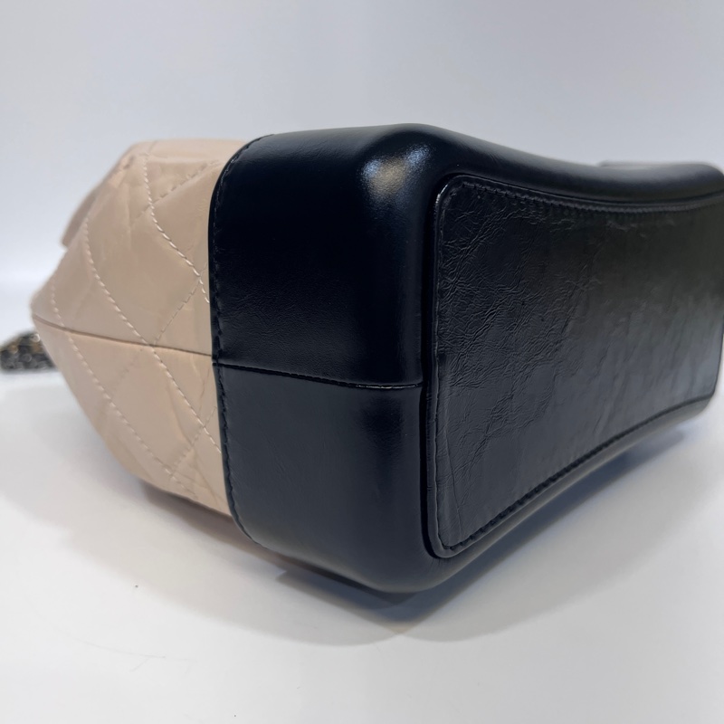 香奈兒流浪後背包Chanel黑拚米鞣製牛皮霧銀中號流浪後背包-13