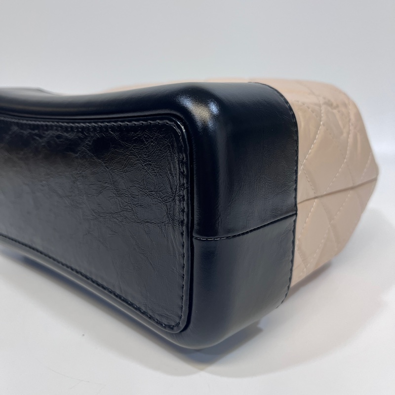 香奈兒流浪後背包Chanel黑拚米鞣製牛皮霧銀中號流浪後背包-14