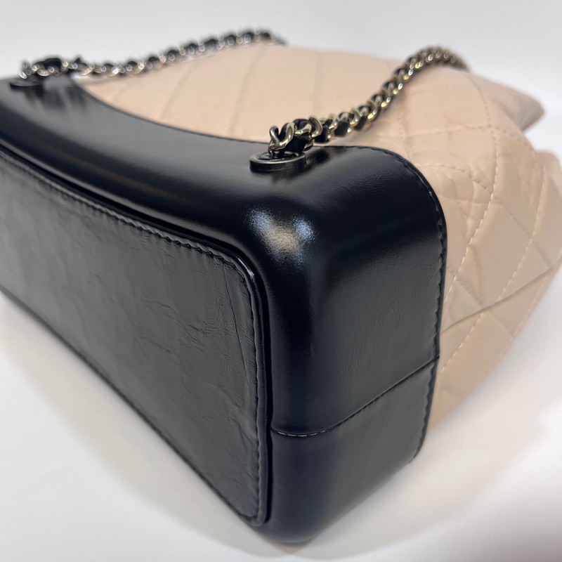 香奈兒流浪後背包Chanel黑拚米鞣製牛皮霧銀中號流浪後背包-16