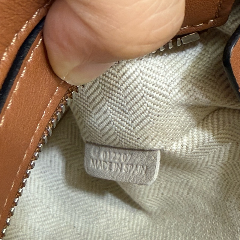 loewe Mini Puzzle Edge bag in classic calfskin 焦糖色-8