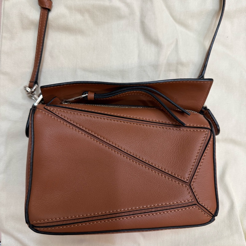 loewe Mini Puzzle Edge bag in classic calfskin 焦糖色-9