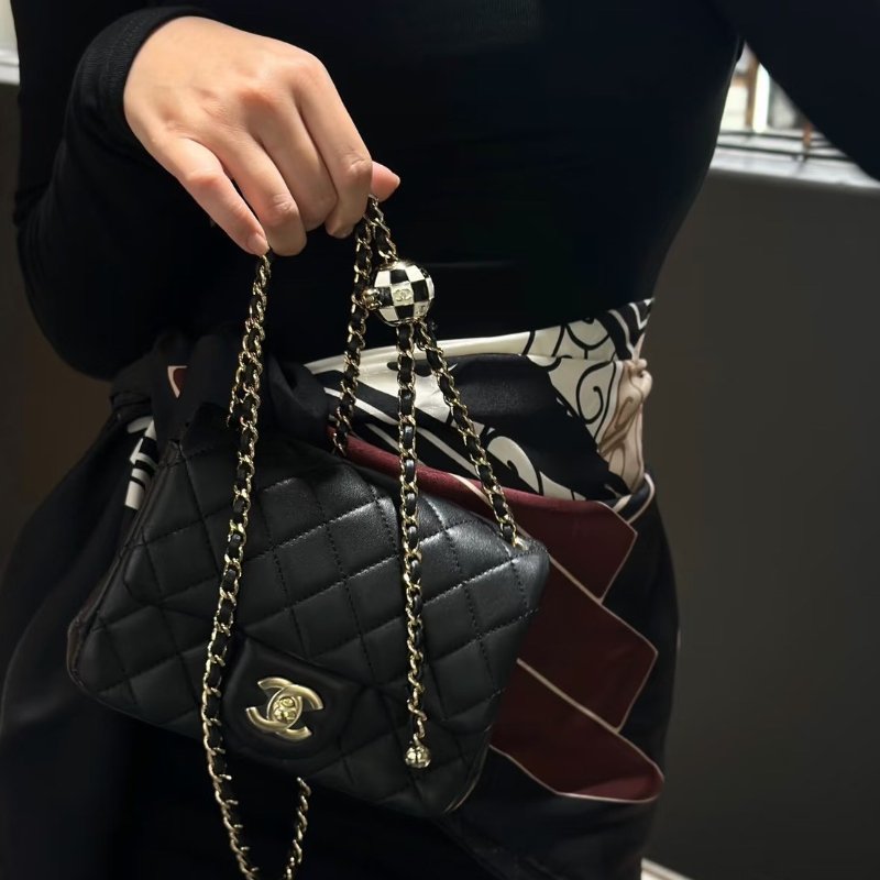 CHANEL 經典口蓋包方胖子 17 - 足球黑金-1