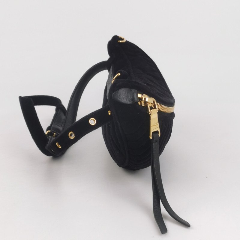 Miu Miu羊皮絨布純色褶皺字母logo拉鏈斜挎包腰包胸包-3