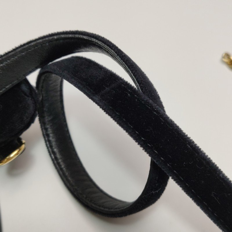 Miu Miu羊皮絨布純色褶皺字母logo拉鏈斜挎包腰包胸包-11