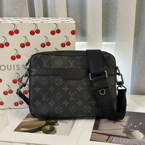 LOUIS VUITTON Trio三合一黑武士郵差包