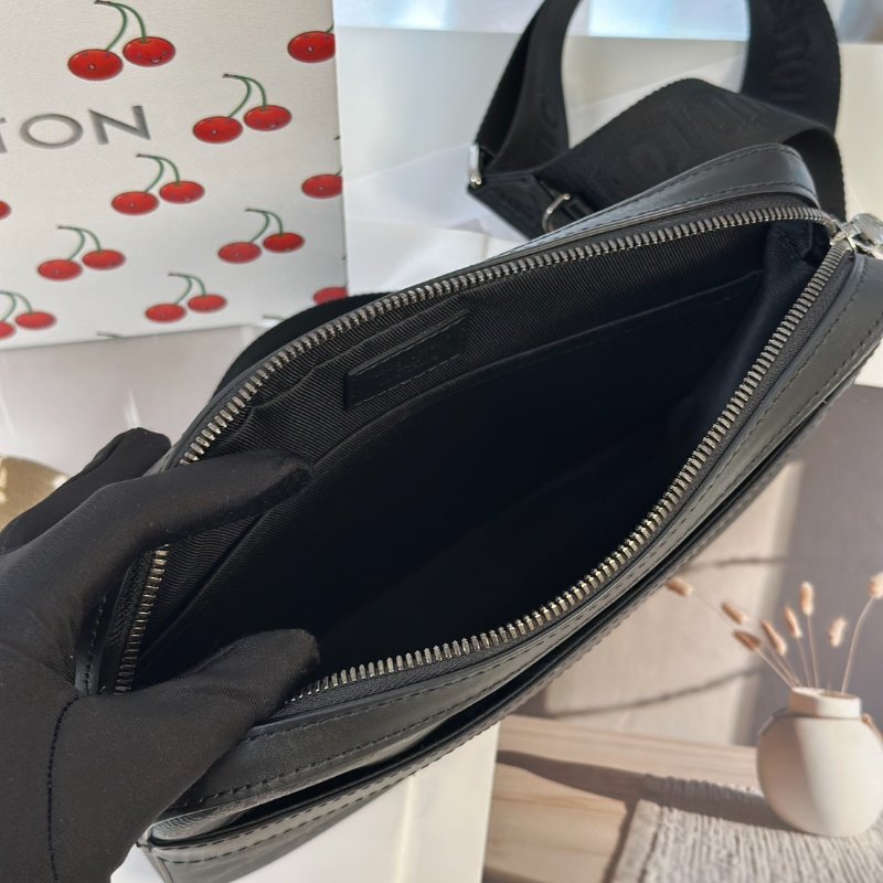 LOUIS VUITTON Trio三合一黑武士郵差包-6