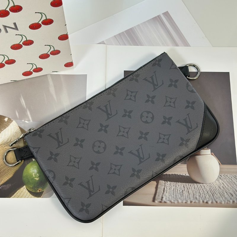 LOUIS VUITTON Trio三合一黑武士郵差包-10