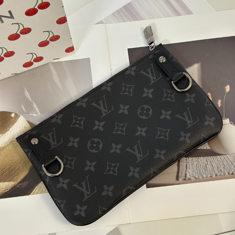 LOUIS VUITTON Trio三合一黑武士郵差包-11
