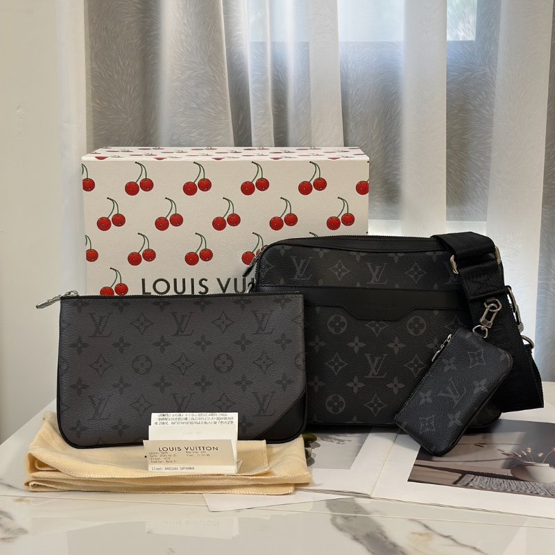LOUIS VUITTON Trio三合一黑武士郵差包-13