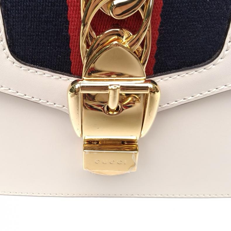 GUCCI Sylvie塞爾維亞絲帶包皮手帶Mini20白色牛皮金扣肩背包-4
