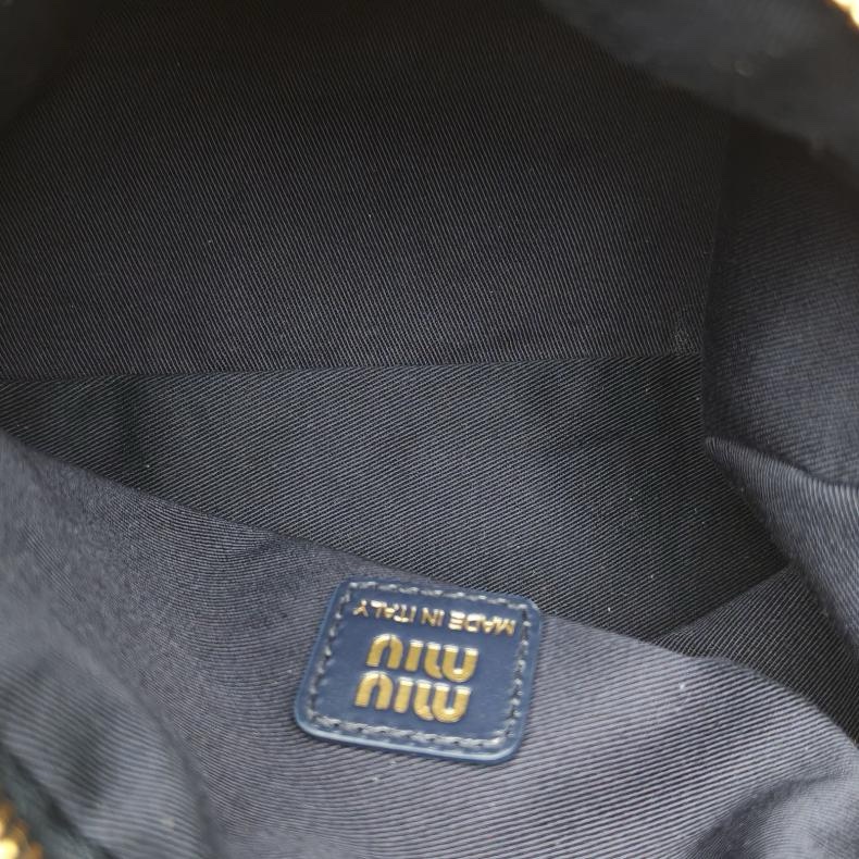 MIUMIU 拼色針織25SS條紋編織包飯盒包肩背包-5