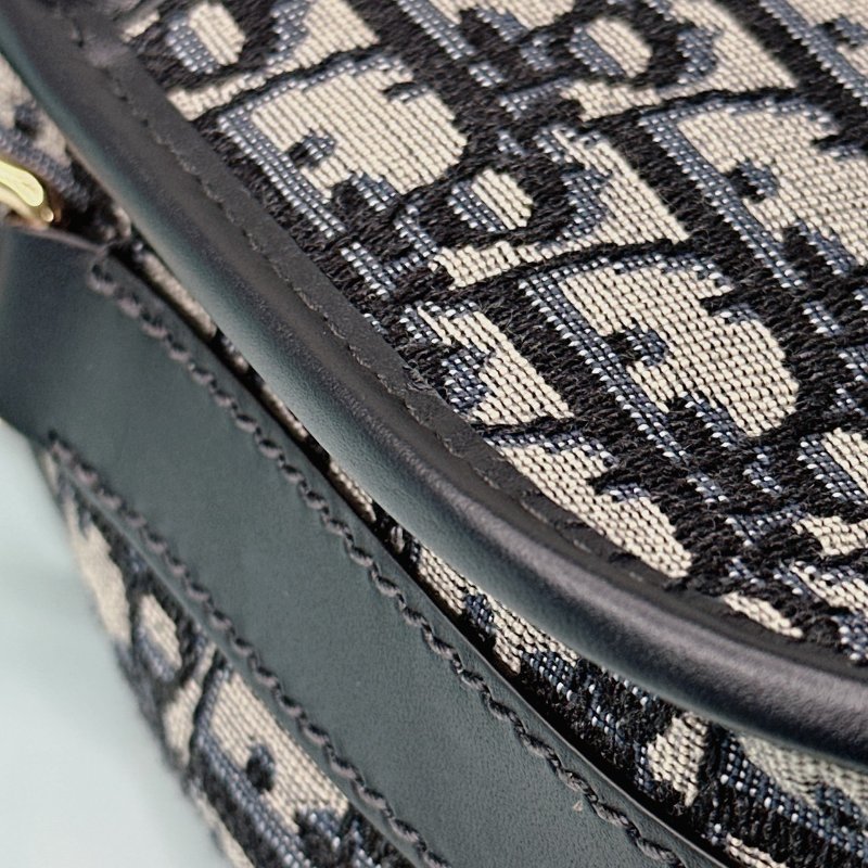 DIOR Bobby中款肩背包-6