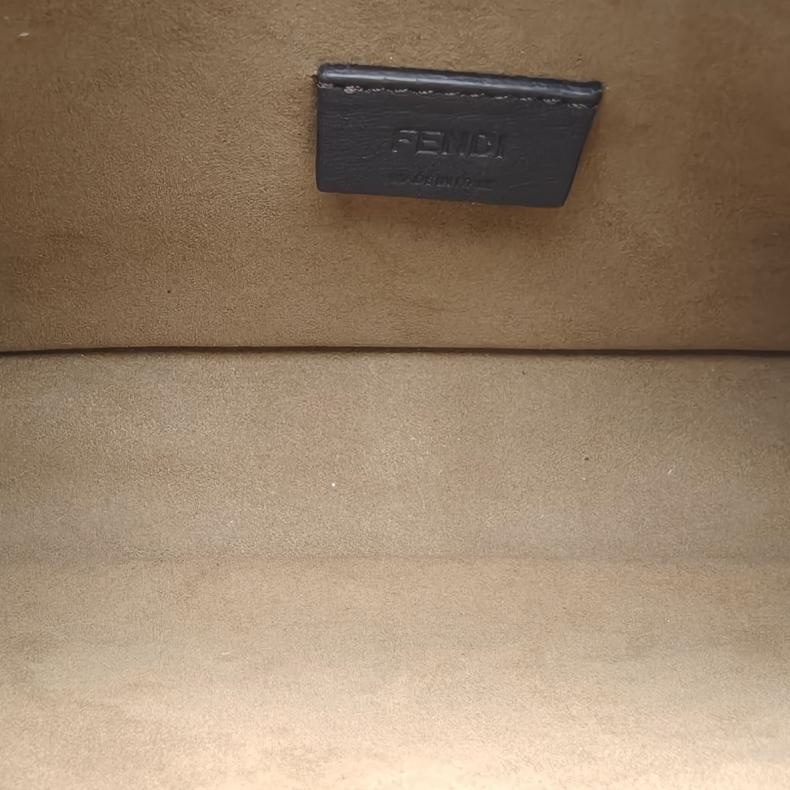 FENDI 老花帆布FendessenceMini新月包腋下包-5