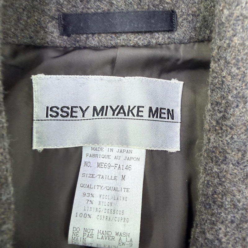 Issey mlyake men 大褸-3