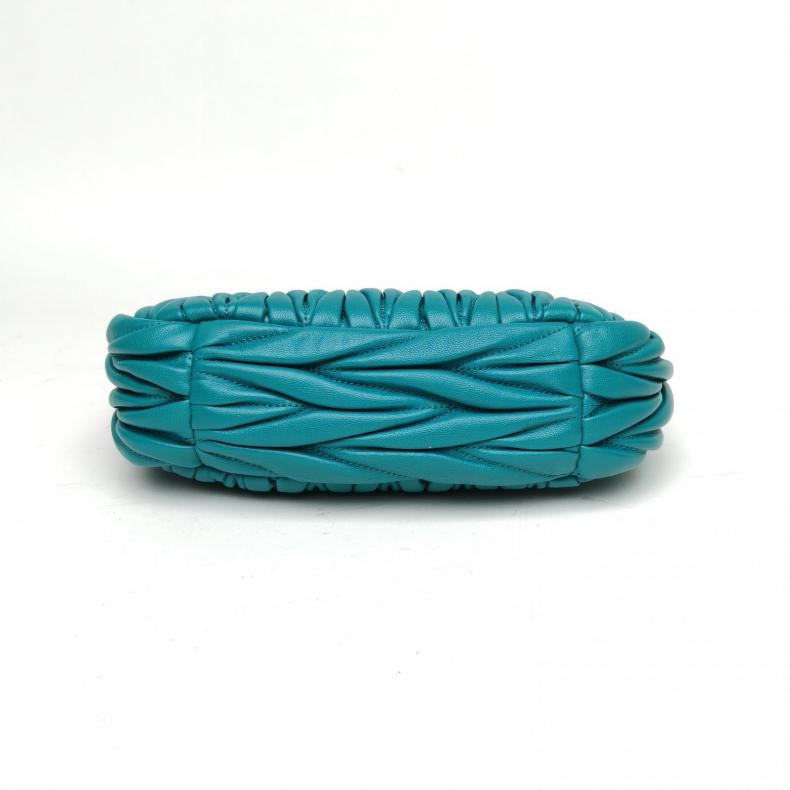 MIUMIU Matelasse褶皺腋下包HOBO綠色羊皮肩背包-3