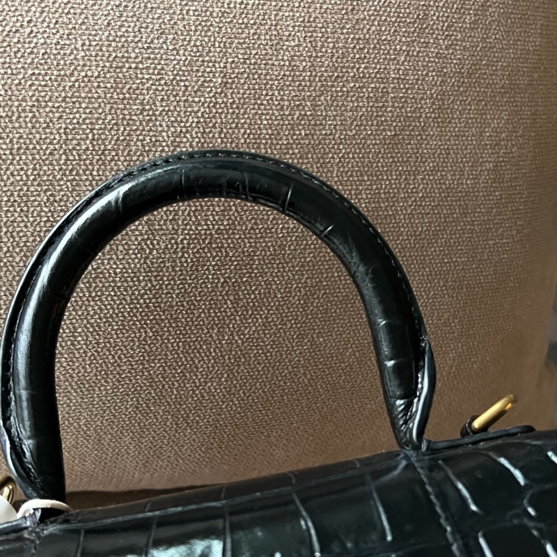 Balenciaga 閃亮小牛皮鱷魚壓紋沙漏包 - XS黑金-11