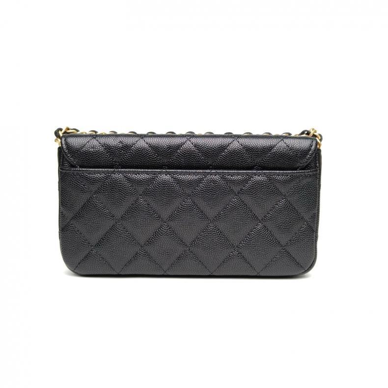 CHANEL 黑色荔枝牛皮鐳射標金扣23BCFwocmini肩背包-2