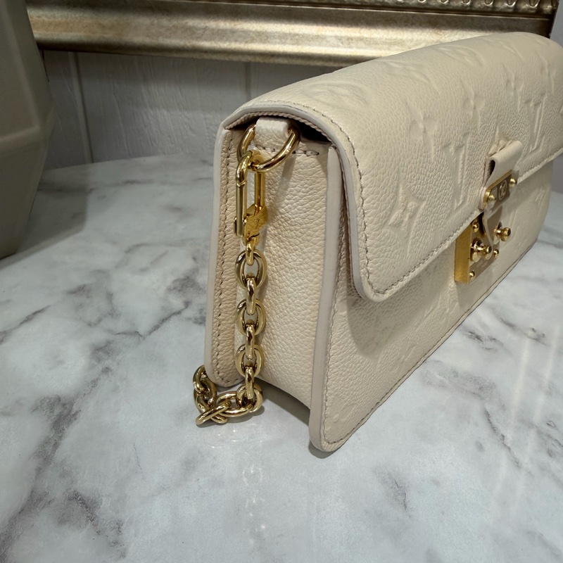 LV 白牛皮壓紋WalletOnChain Metis金釦下蓋肩背鍊包M82836-3