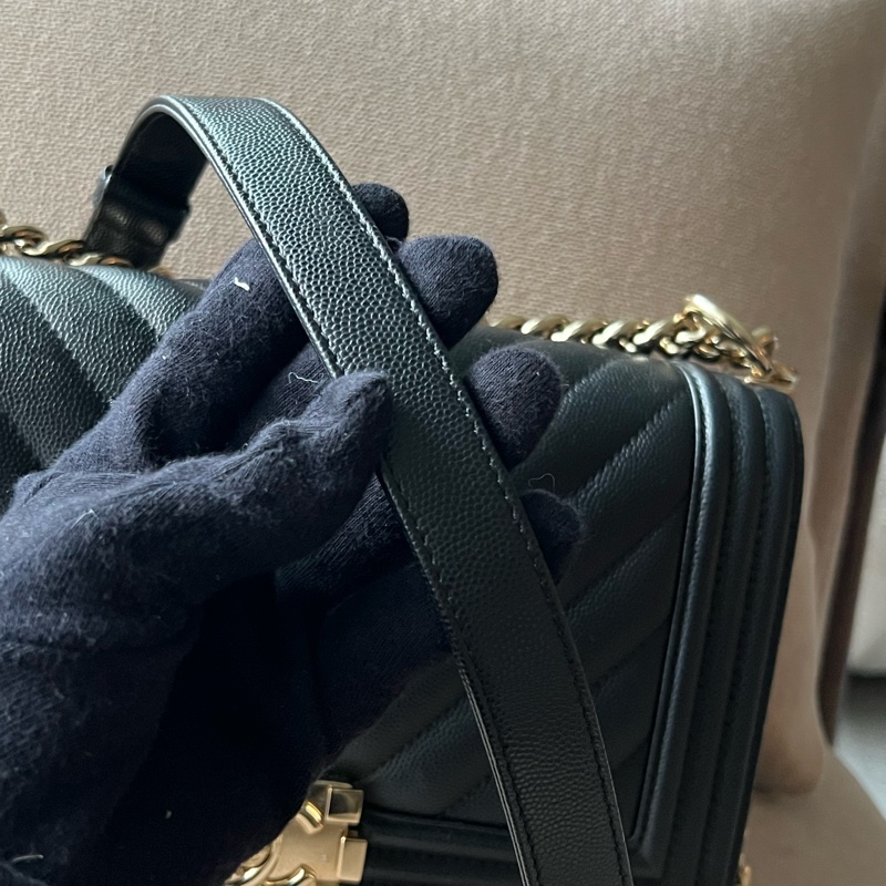 CHANEL Boy 25 V紋粒面牛皮口蓋包 - 黑淡金25開-4