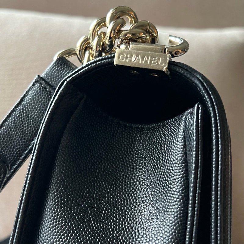 CHANEL Boy 25 V紋粒面牛皮口蓋包 - 黑淡金25開-8