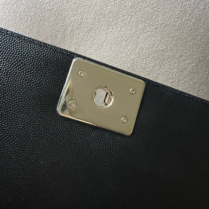 CHANEL Boy 25 V紋粒面牛皮口蓋包 - 黑淡金25開-11