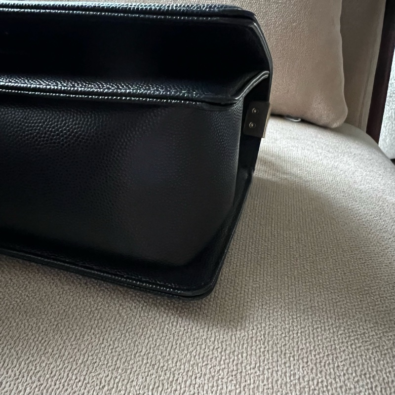 CHANEL Boy 25 V紋粒面牛皮口蓋包 - 黑淡金25開-15