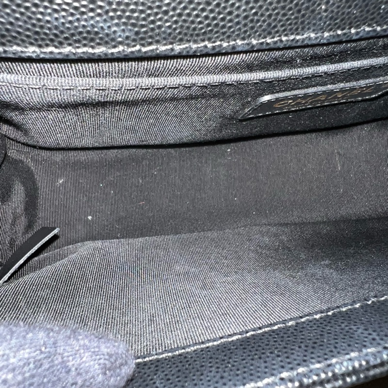 CHANEL Boy 25 V紋粒面牛皮口蓋包 - 黑淡金25開-17