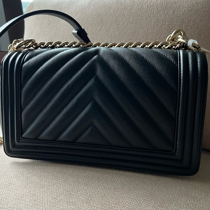 CHANEL Boy 25 V紋粒面牛皮口蓋包 - 黑淡金25開-22