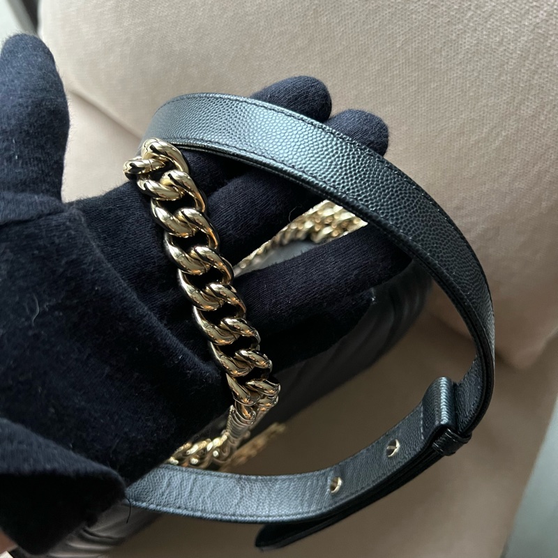 CHANEL Boy 25 V紋粒面牛皮口蓋包 - 黑淡金25開-25