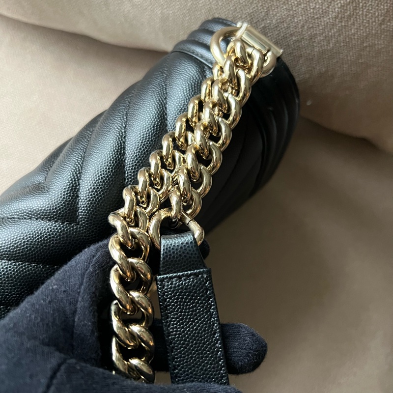 CHANEL Boy 25 V紋粒面牛皮口蓋包 - 黑淡金25開-26