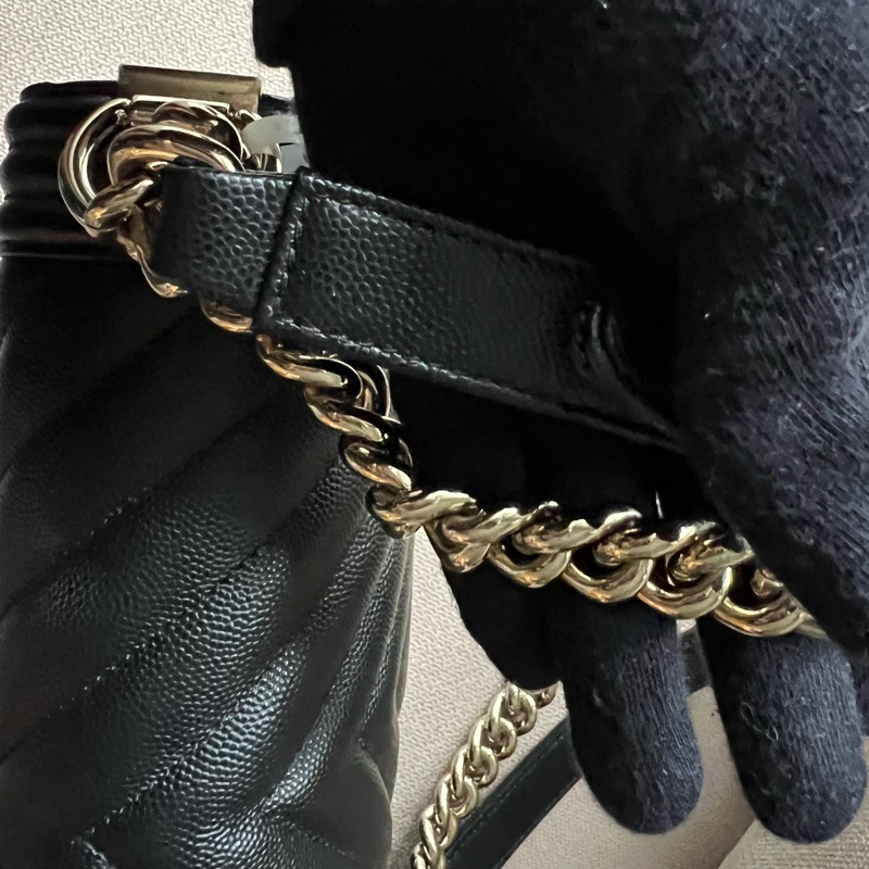CHANEL Boy 25 V紋粒面牛皮口蓋包 - 黑淡金25開-28