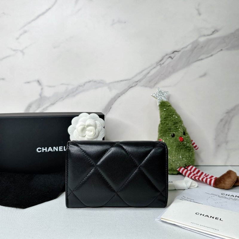 CHANEL 19黑金翻蓋中夾-1