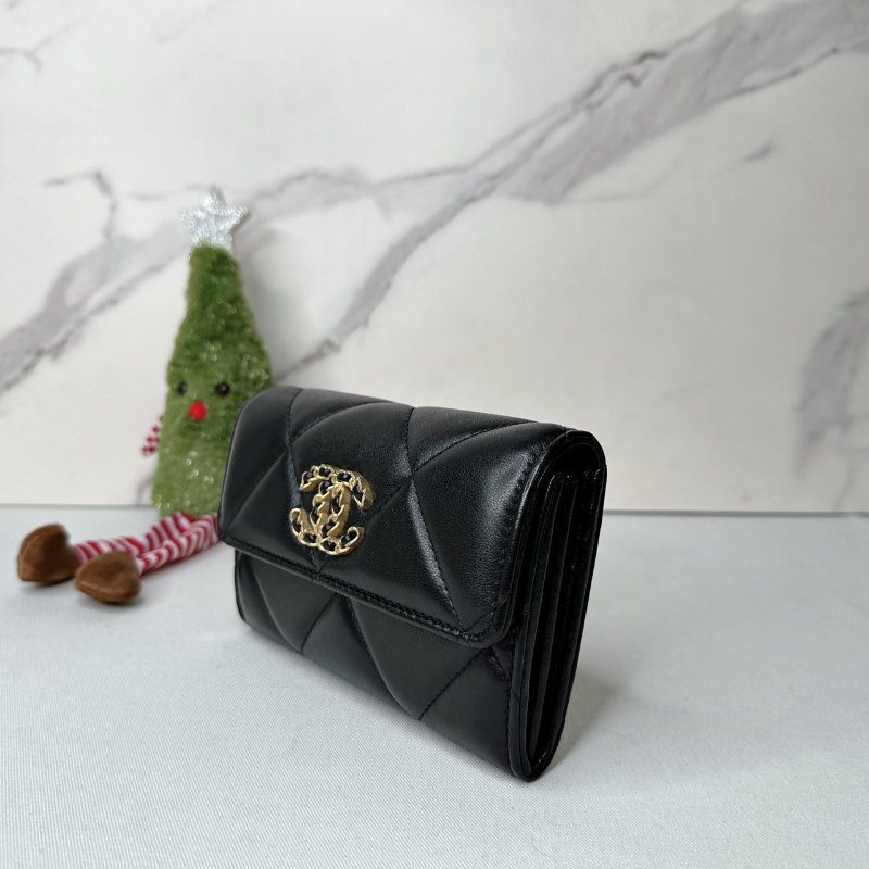 CHANEL 19黑金翻蓋中夾-2