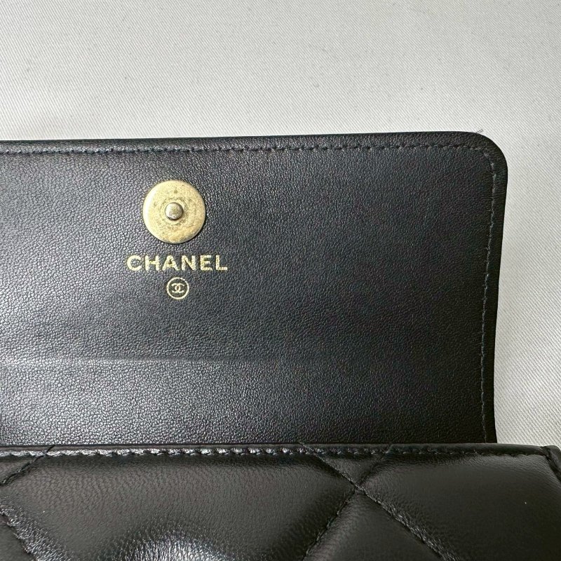 CHANEL 19黑金翻蓋中夾-7