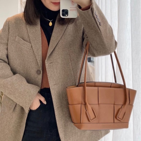 BV Arco 金棕色手提腋下包