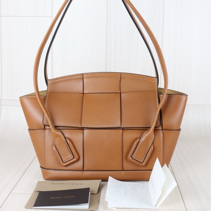 BV Arco 金棕色手提腋下包-1