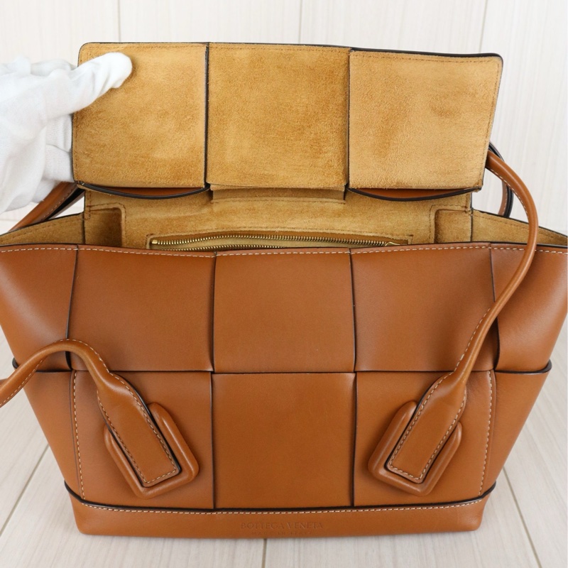 BV Arco 金棕色手提腋下包-12