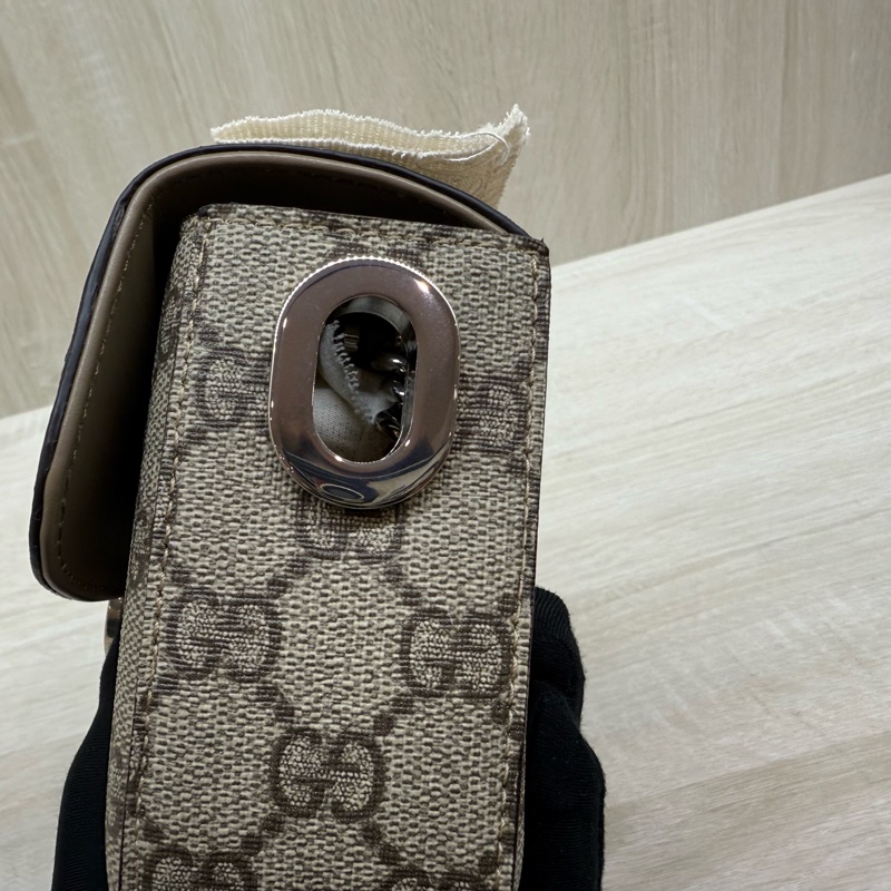 GUCCI原花棕牛皮Petite銀釦雙G橫版迷你郵差包739722-18