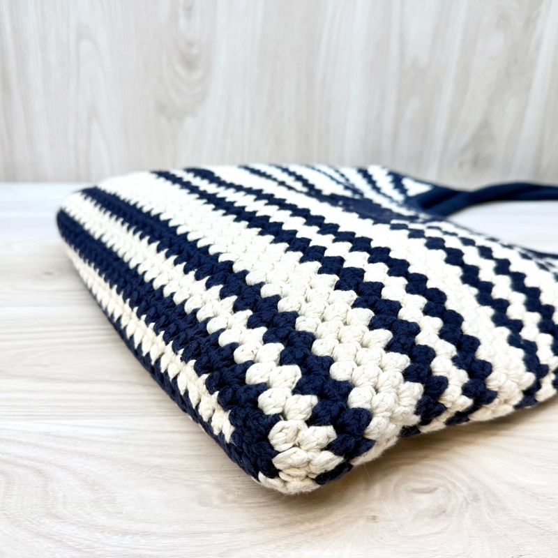 MIUMIU藍白編織金釦IVY托特包-18