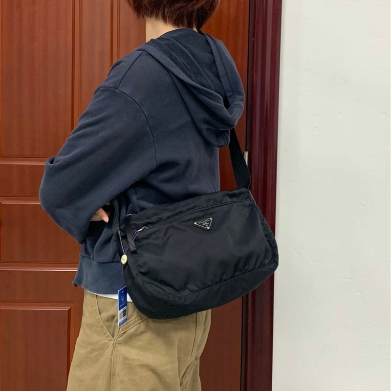 Prada降落傘布面郵差包-0