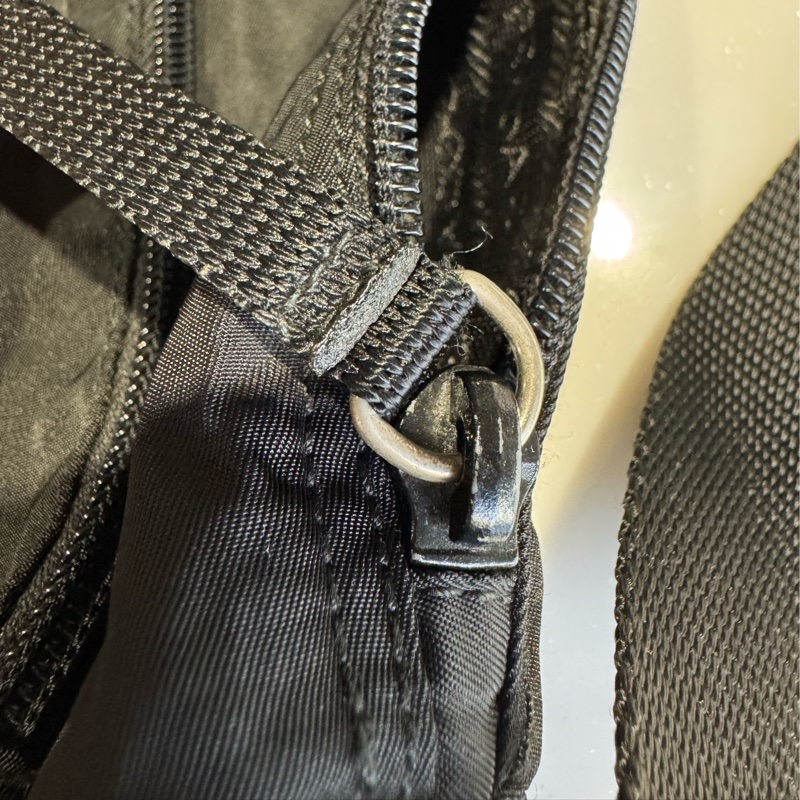 Prada降落傘布面郵差包-11