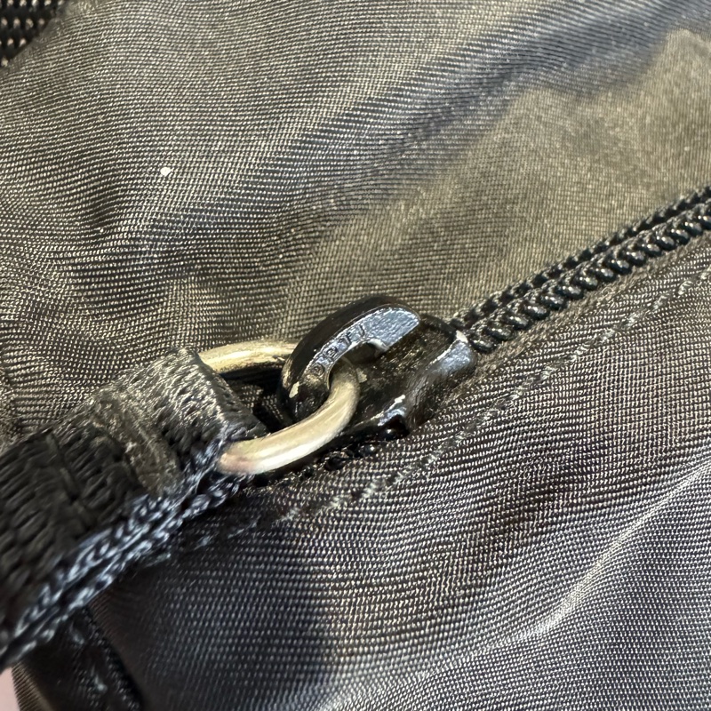 Prada降落傘布面郵差包-12