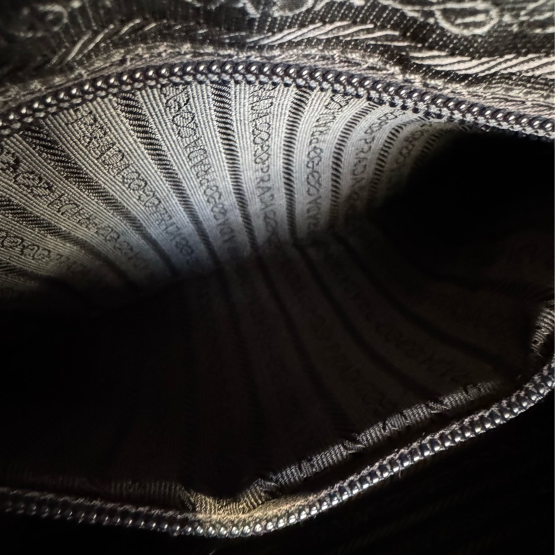 Prada降落傘布面郵差包-14